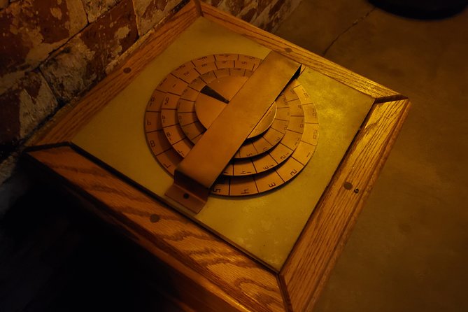 Jack the Ripper Escape Room Game for Private Group - Family-Friendly Adventure
