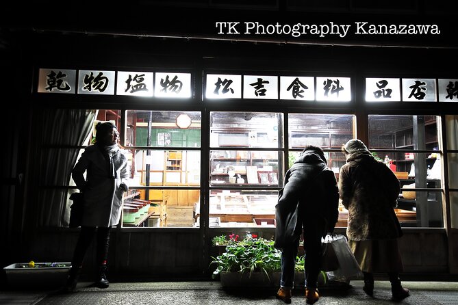 Kanazawa Private Night Photoshoot by Professional Photographer - Meeting and Pickup Logistics