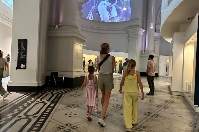 Kid-Friendly Victoria & Albert Museum and Kensington Gardens Tour - Family-Friendly Exhibits and Galleries