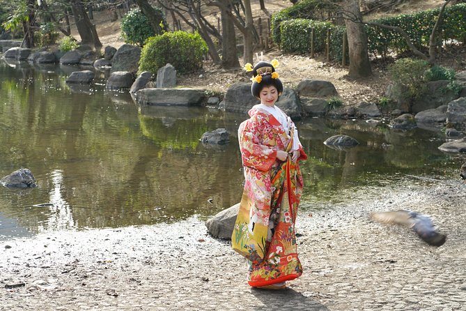 Kimono Wedding Photo Shot in Shrine Ceremony and Garden - Capturing the Garden Ambiance