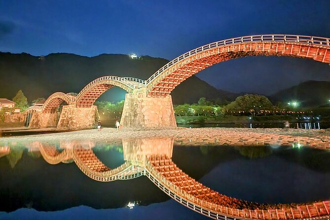 Kintai Kyo Bridge and Iwakuni Castle With Local Guide - Admiring the Architectural Wonders