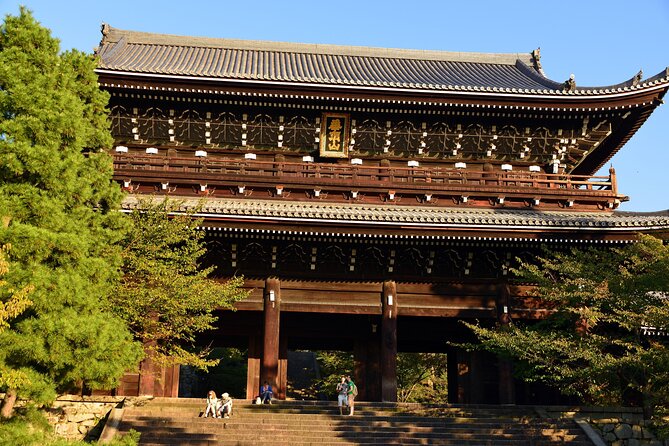 Kiyomizudera, Higashiyama and Yasaka Shrine Guided Walking Tour - Yasaka Shrine