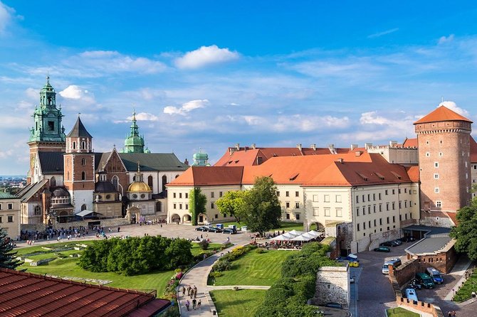Krakow: Wawel Castle & Cathedral and Wieliczka Salt Mine Guided Tour With Lunch - Exploring Wawel Cathedral