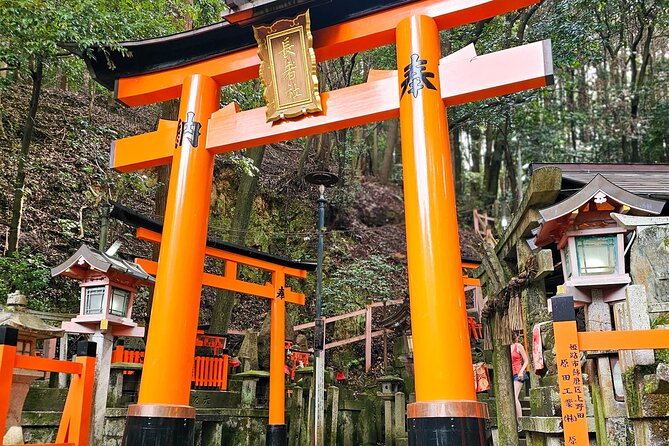 Kyoto: Fushimi Inari Taisha Small Group Guided Walking Tour - Exploring the Fushimi Inari Taisha Shrine