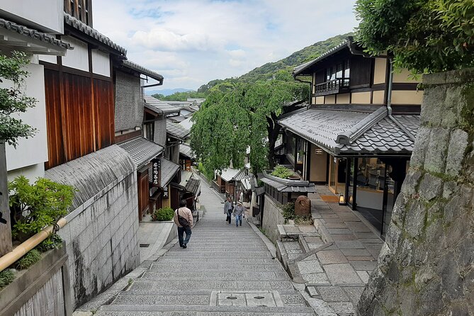 Kyoto Virtual Guided Walking Tour - Taking in Kyotos Traditional Arts and Crafts