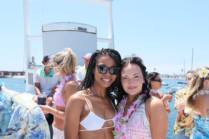 Luxury Bay or Sunset Yacht Cruise Review - Operating Hours and Accessibility