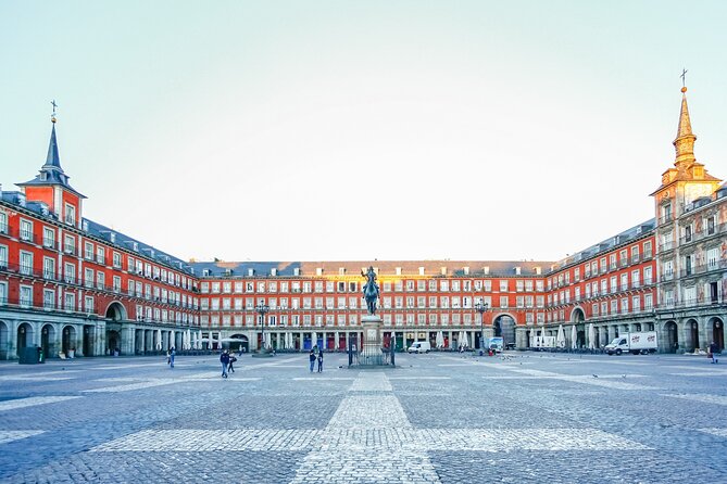Madrid Scavenger Hunt and Highlights Self-Guided Tour - Exploring Madrids Highlights