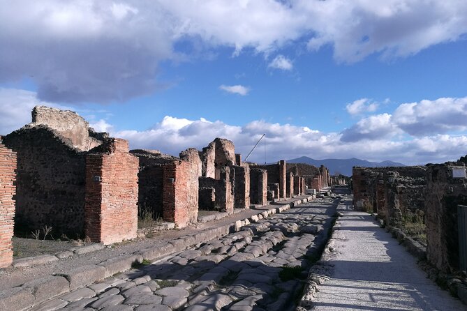 Magical Christmas Tour Around Pompeii - Immersive Historical Experience