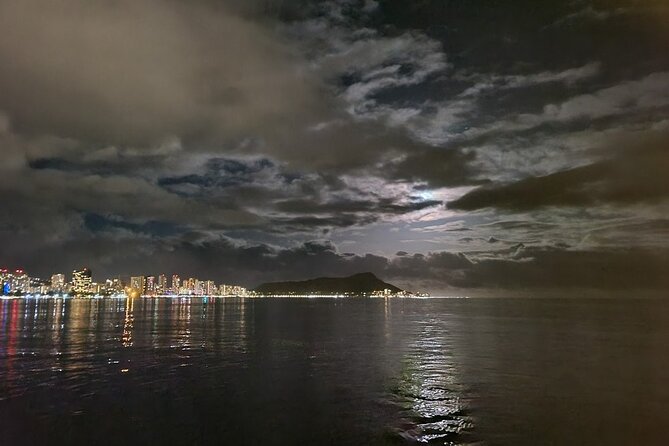 Moonlight Dinner Cruise in Honolulu - Onboard Amenities
