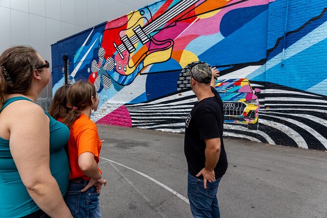 Nashville Unveiled History Highlights and Hacks Walking Tour - Taking in the Local Music Scene