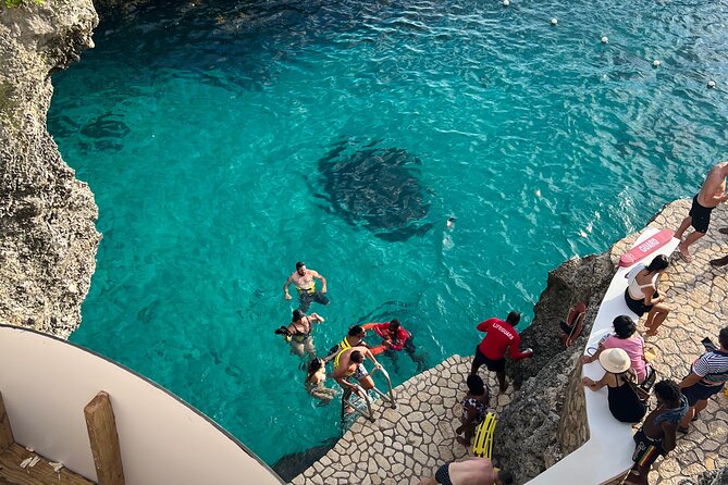 Negril 7 Mile Beach, Party Catamaran Cruise and Ricks Cafe Combo - Exploring Ricks Cafe