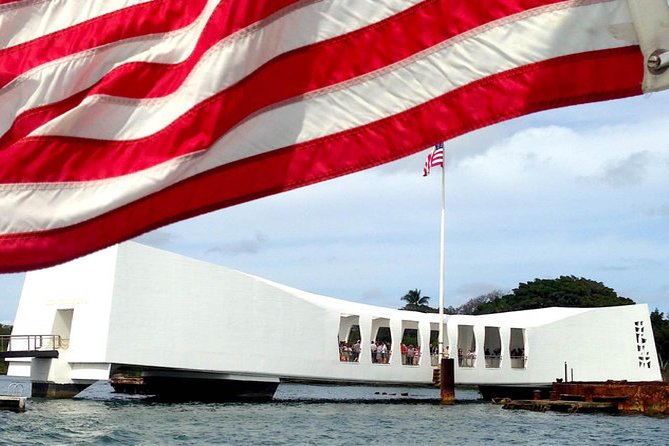 Pearl Harbor Tour Arizona Memorial and USS Bowfin - Visiting the USS Arizona Memorial