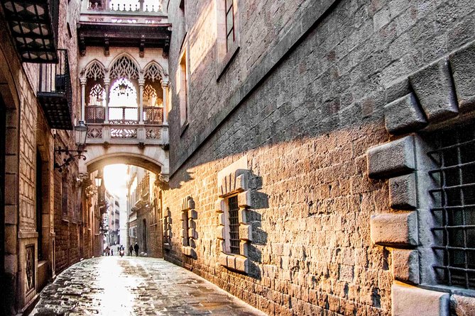 Private 4 Hs City Tour of Barcelona and La Roca Village 5 Hours With Pick up - Pickup and Drop-off Details