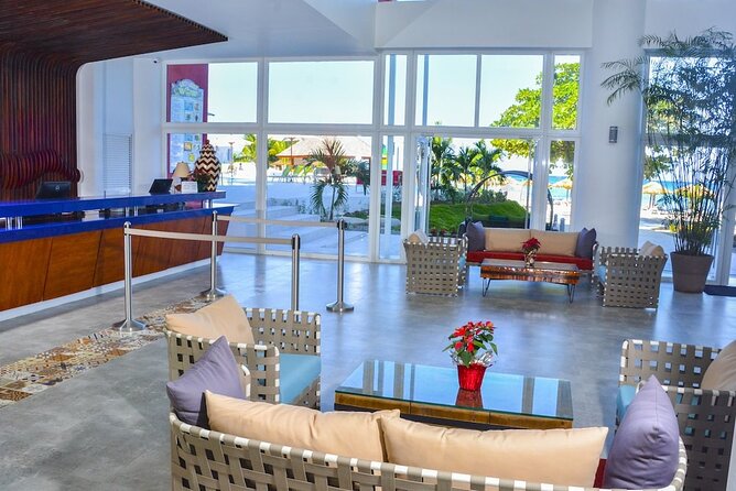 Private Airport Transfer to Royal Decameron Cornwall Beach Resort - How to Find Your Driver