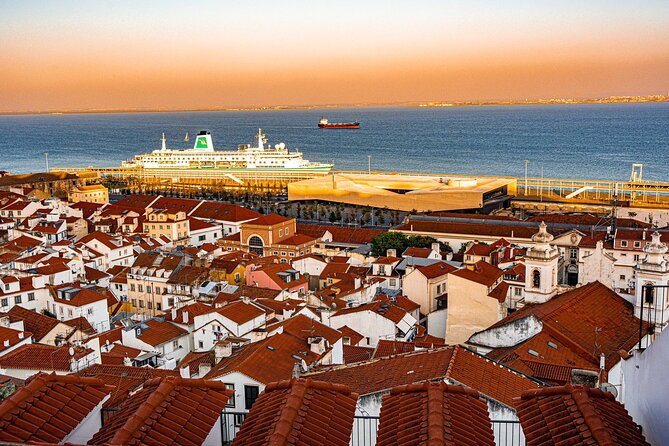 Private City Highlights and Historic Tour in Lisbon by Tuk Tuk - Meeting and Pickup