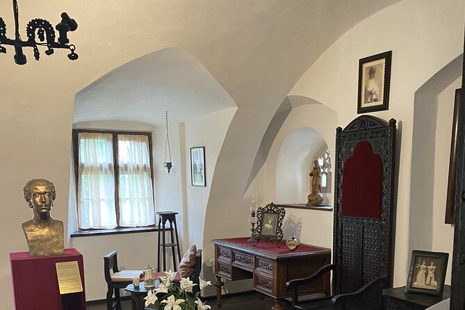 Private Day Trip to Peles Palace, Draculas Castle and Brasov - Exploring Draculas Castle