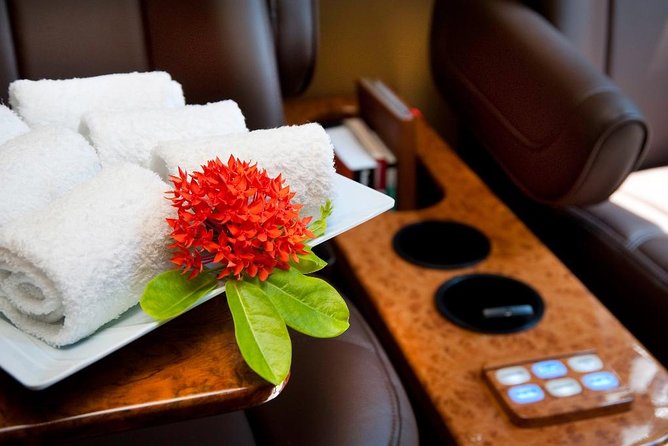 Private Luxury Roundtrip Transfer Cancun Airport - Booking Policies