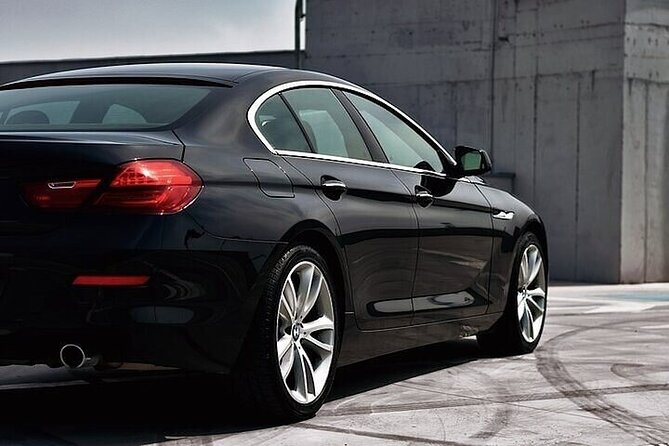 Private One-Way Transfer From Dallas to Dallas Airport - Vehicle Features and Comfort