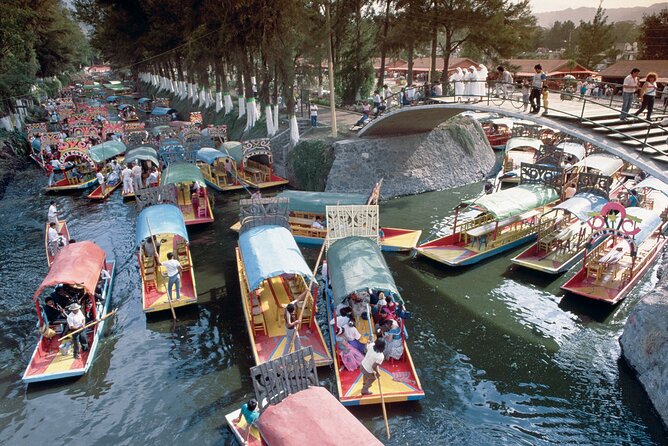 Private Tour: Xochimilco Coyoacan and Frida Kahlos Museum and House - Exploring Xochimilco