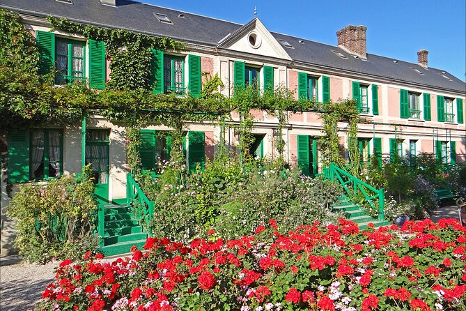 Private Transfer From Paris to Bayeux / Caen With Stop in Giverny - Booking Considerations