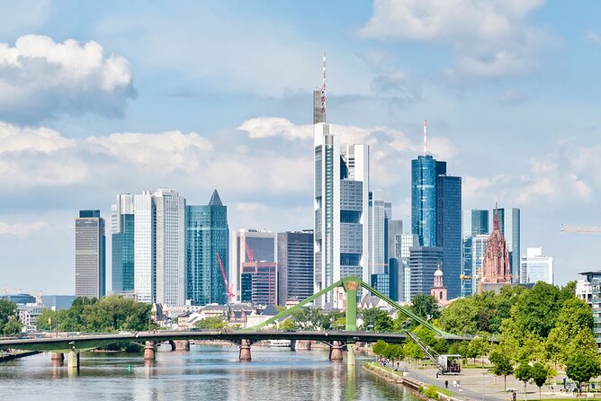 Private Transfer From Prague to Frankfurt Main - Vehicle Amenities and Comfort