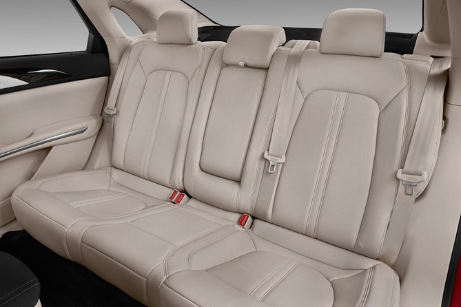 Private Transfer HOUston City to HOUston Airport HOU - IAH by Car - Professional Chauffeur