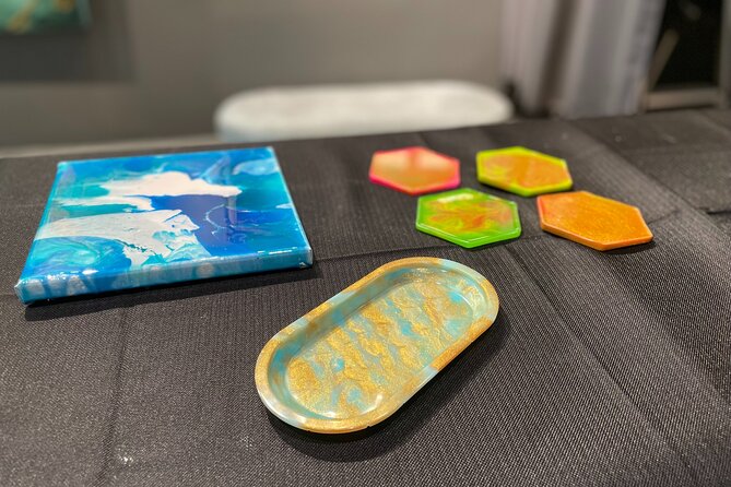 Resin Artwork in a Nolita Artists Studio - Mastering Resin Techniques
