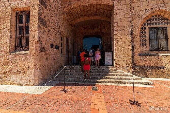 Santo Domingo VIP Tour: Colonial Zone, Los Tres Ojos,Taino Museum - Colonial Zone Exploration