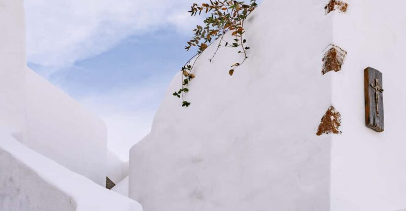 Santorini: Create & Exhibit Your Art at Santa Croce Villa - Showcasing and Selling Your Creations