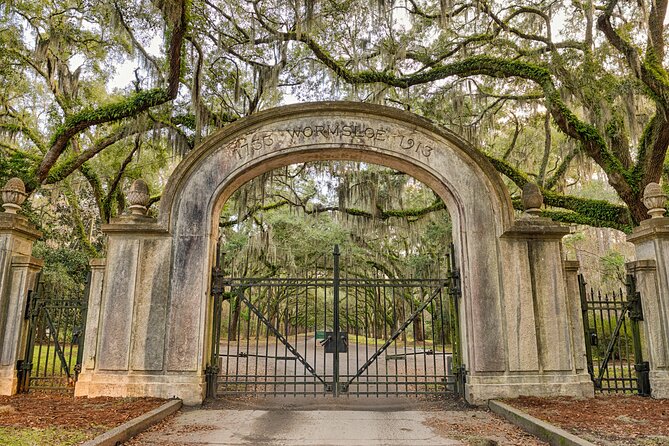 Savannah Psychic Guided Ghost & Cemetery Tour - The Role of the Guide and Their Expertise