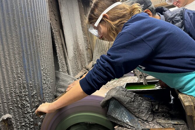 Sharpening Your Knife at a Sharpeners Factory in Osaka - Arriving at the Traditional Building