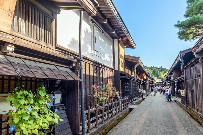 Shirakawago and Hida Takayama Day Trip From Nagoya - Discovering Shirakawago