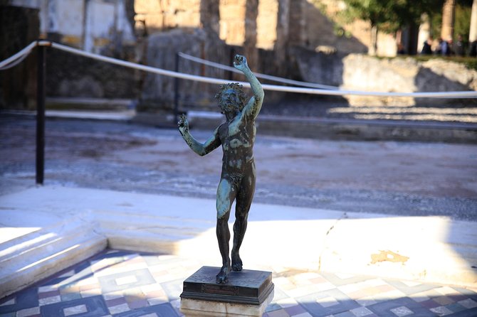 Skip the Line Best of Pompeii Tour & Positano With Luch at the Winefarm - Exploring Pompeii