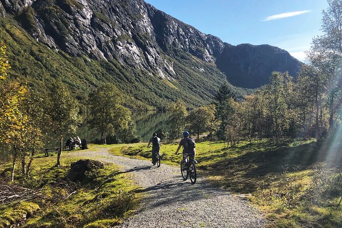 Spectacular E-Bike Trip to the Mountain Pass Over Flow - Participant Requirements