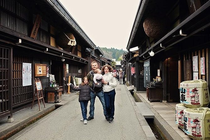 Takayama Full-Day Private Tour With Government Licensed Guide - Dining and Culinary Experiences