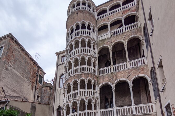 The History of Venice: Rialto and San Marco Private Tour - Discovering San Marco