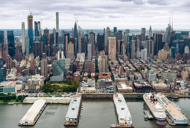 The Manhattan Helicopter Tour of New York - In-Flight Experience and Amenities