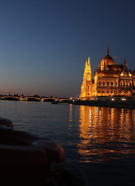 The Only Budapest Boat Cruise With Live Guiding (+Drink) - Guided Tour Features