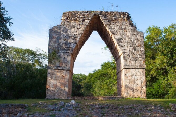 Tour a Full Day in Uxmal, Kabah and Chocolate Museum - Exploring Uxmal
