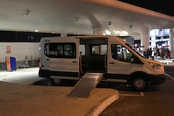 Transportation From Cancun Airport to Hotel Area of Playa Del Carmen - One Way - Meeting and Pickup Location