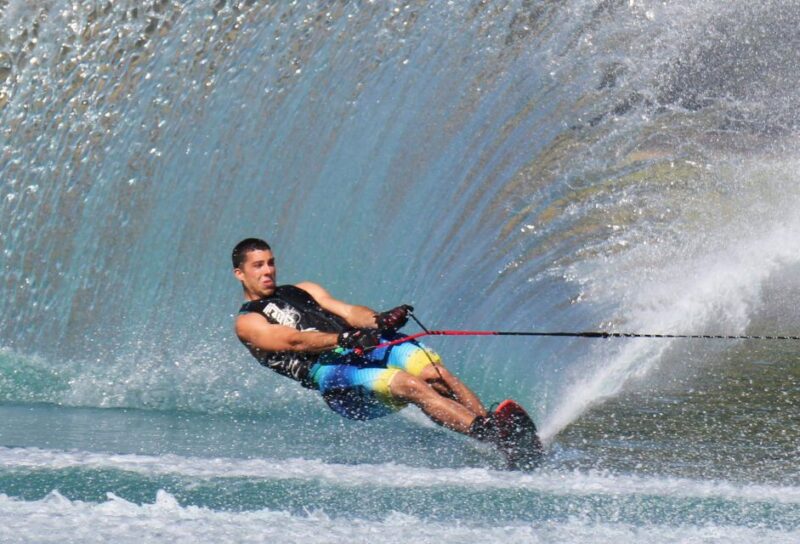 Water Skiing in Mount Lavinia - Location and Environment
