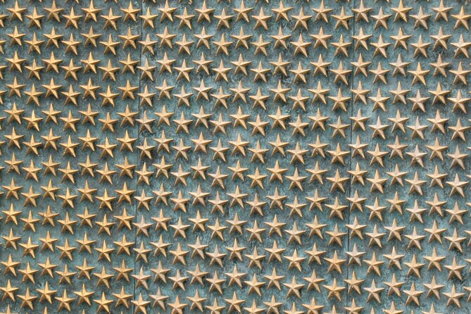 White House, National Mall Capital Highlight and Lincoln Memorial - Honoring the Past at the WWII Memorial