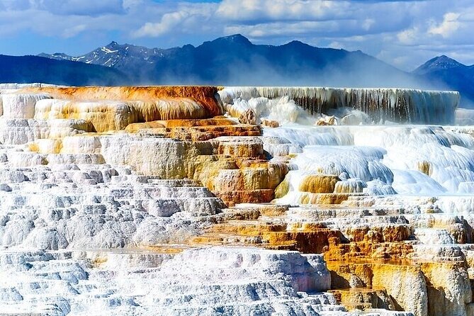 Yellowstone National Park Audio Driving Tour - Engaging Storytelling