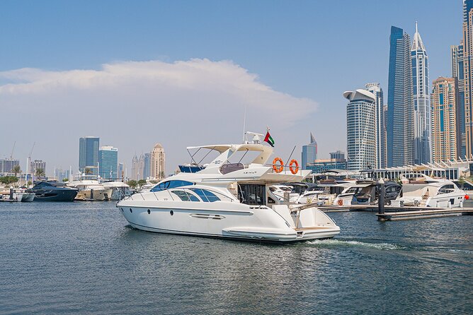 3hr Yacht- Palm Jumeirah With FREE Snacks and 30 Min Seabob - Key Points