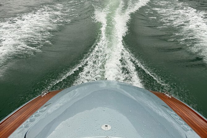 1 Hour by Classic Speedboat on Lake Como - Accessibility and Participation Requirements