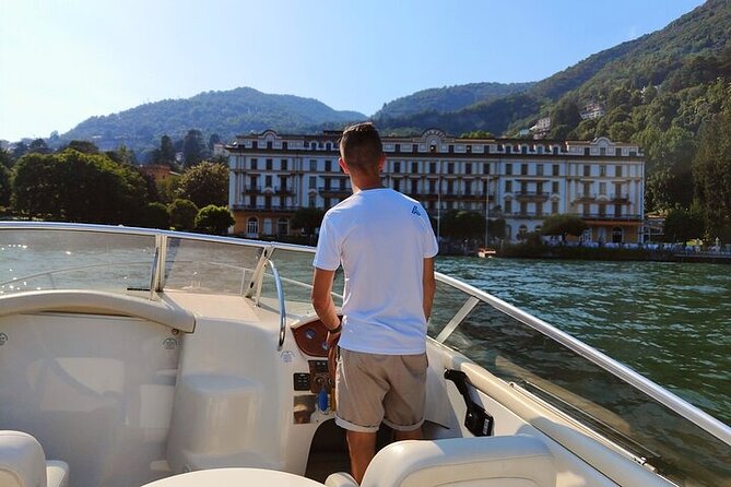 4.5 Hours Private Boat Tour on the Beautiful Lake Como - Enjoying Refreshments and Amenities