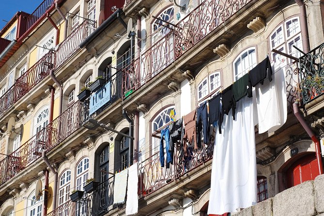 8-Day Guided Tour From Santiago to Lisbon - Group Size and Accessibility