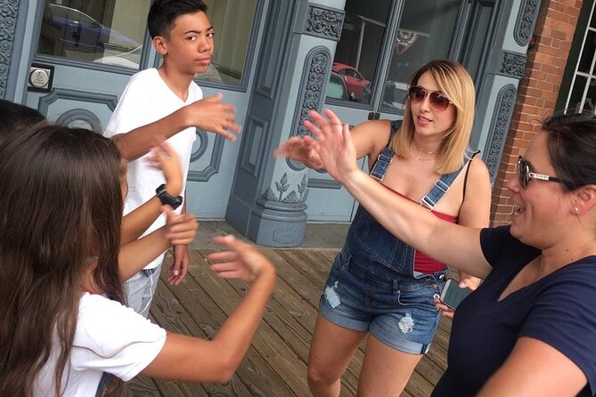 Adventurous Scavenger Hunt in Daytona Beach by 3Quest Challenge - Solving Riddles and Clues