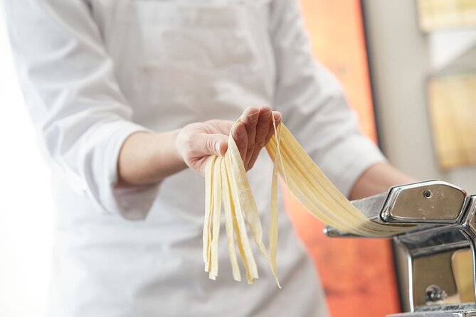 Alfredo Pasta Making Class With Local Chef in Phoenix - Class Inclusions and Beverages