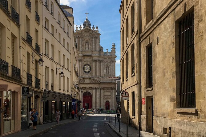 Aristocratic and Literary Tour in Marais - Transportation and Accessibility